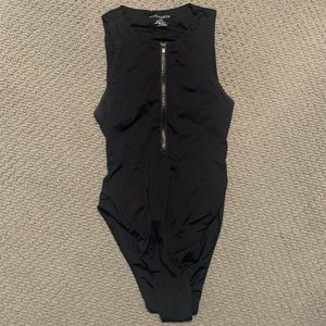 Myra swim one piece diaz size L